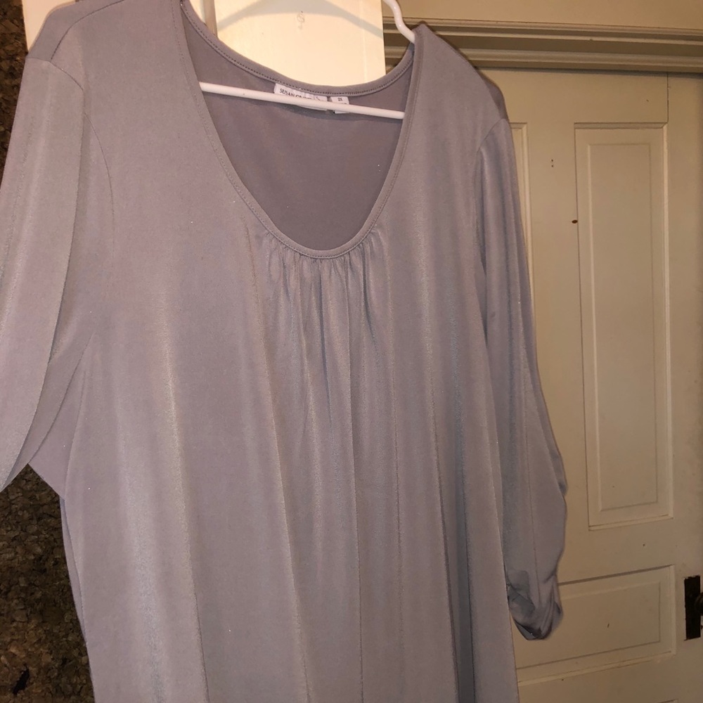 Super cute grey top!!😜